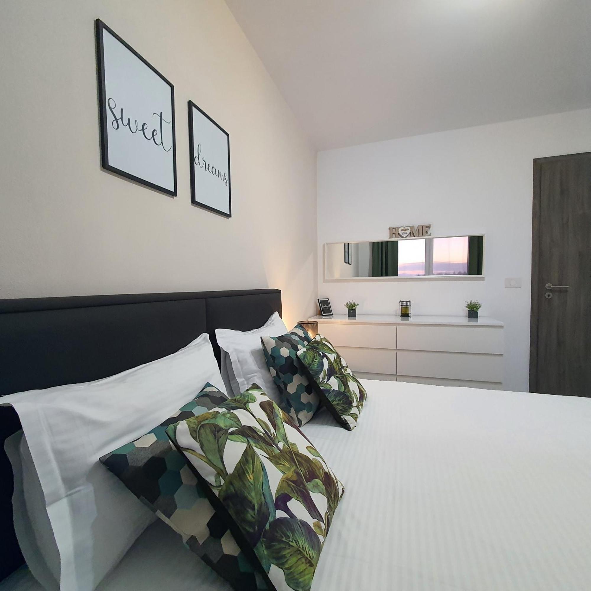 Green Apartment Coresi Brasov Exterior photo